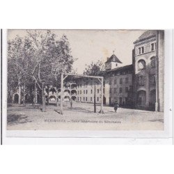 MEXIMIEUX : cour interieure du seminaire - etat