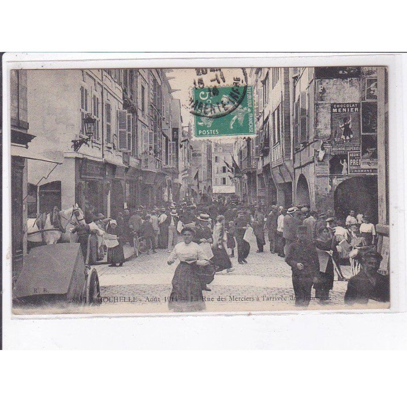 LA ROCHELLE: la rue des merciers à l'arrivée des journaux - état