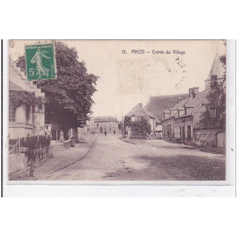 PINON : entrée du village - tres bon etat