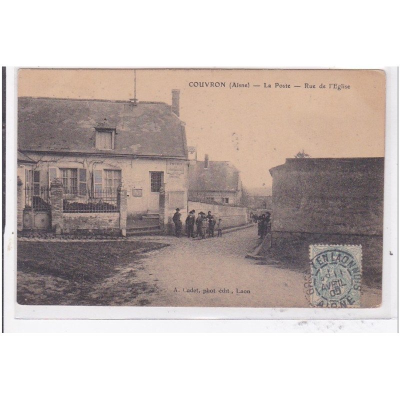 COUVRON : la porte, rue de l'eglise - tres bon etat
