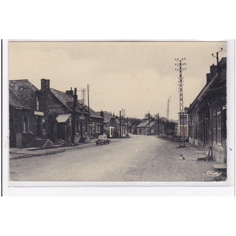 MARLY-GOMONT : grande rue - tres bon etat