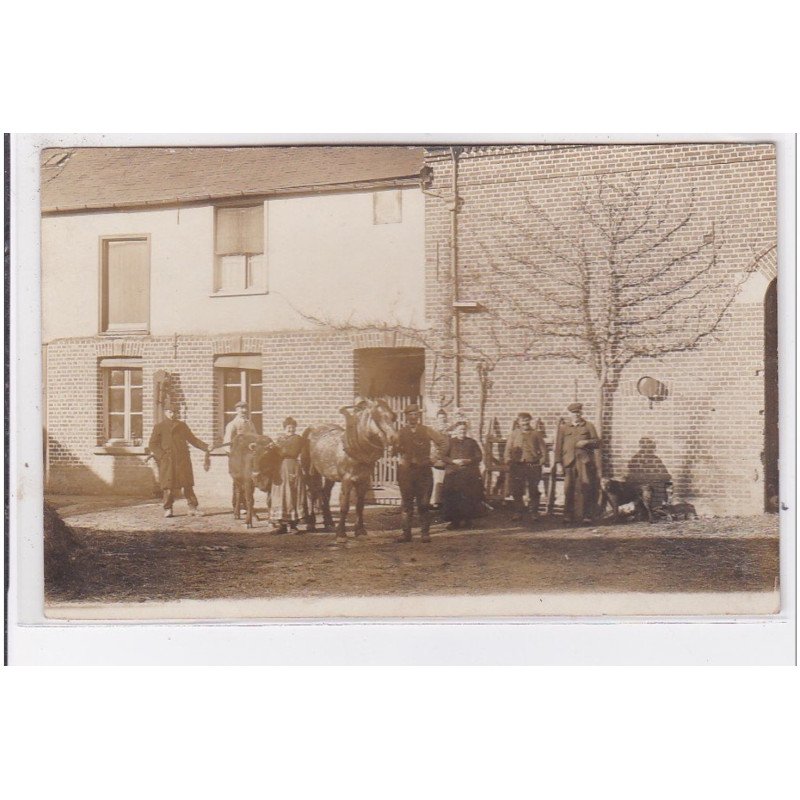 SAVIGNIES : carte photo d'un intérieur de ferme - très bon état