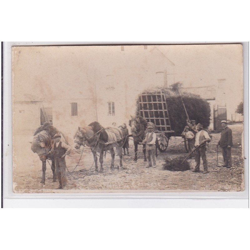 Carte photo de l'intérieur de la ferme de COSNIERE (fenaisons - attelage - agriculture) - bon état