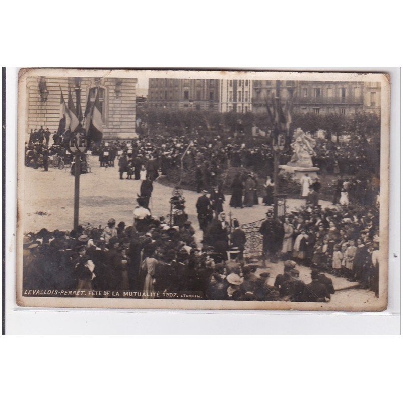 LEVALLOIS PERRET : carte photo des fêtes de la mutualité en 1907 - bon état (traces au dos)