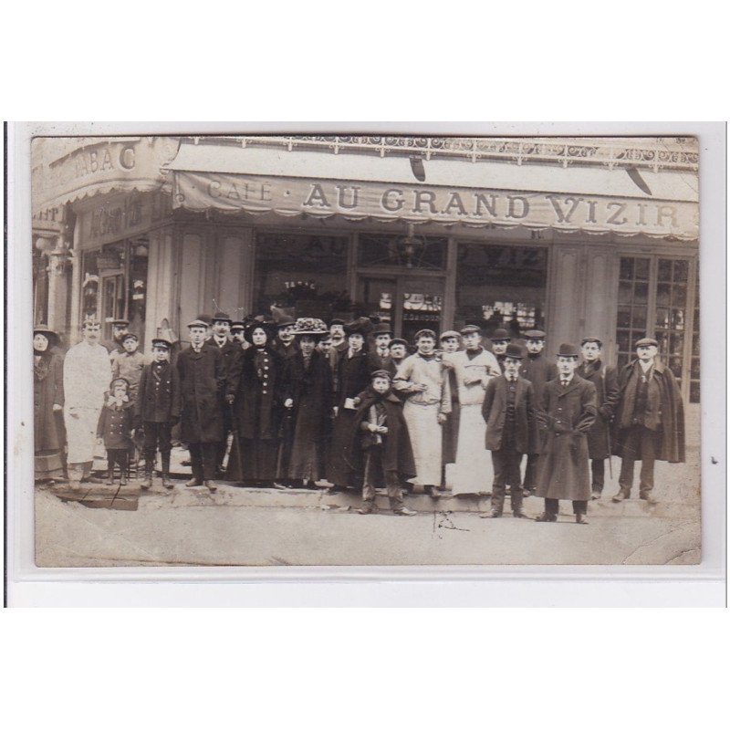 PARIS 10ème : carte photo du café-tabac """"au Grand Vizir"""" au 44 rue d'Hauteville - état (une petite déchirure)