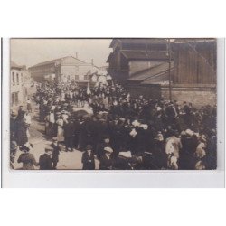 LE HAVRE : carte photo d'une cavalcade en 1914 (établissements DAYDE) - bon état (un coin plié)