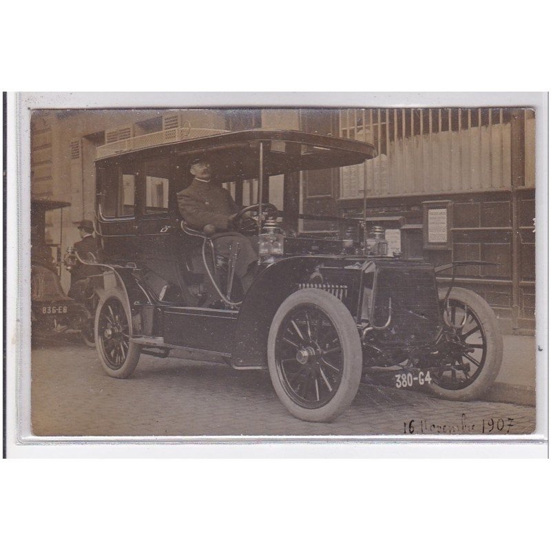 PARIS : carte photo d'un taxi - très bon état PARIS : carte photo d'un taxi - très bon état