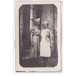 CHAMPS sur MARNE : carte photo de deux jeunes femmes - très bon état