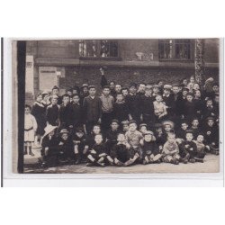 COLOMBES : carte photo d'une classe devant l'école - très bon état