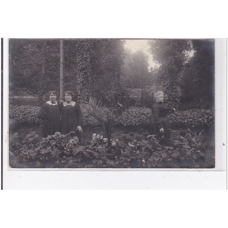 BEAUMONT LE ROGER : carte photo d'un jardin - très bon état
