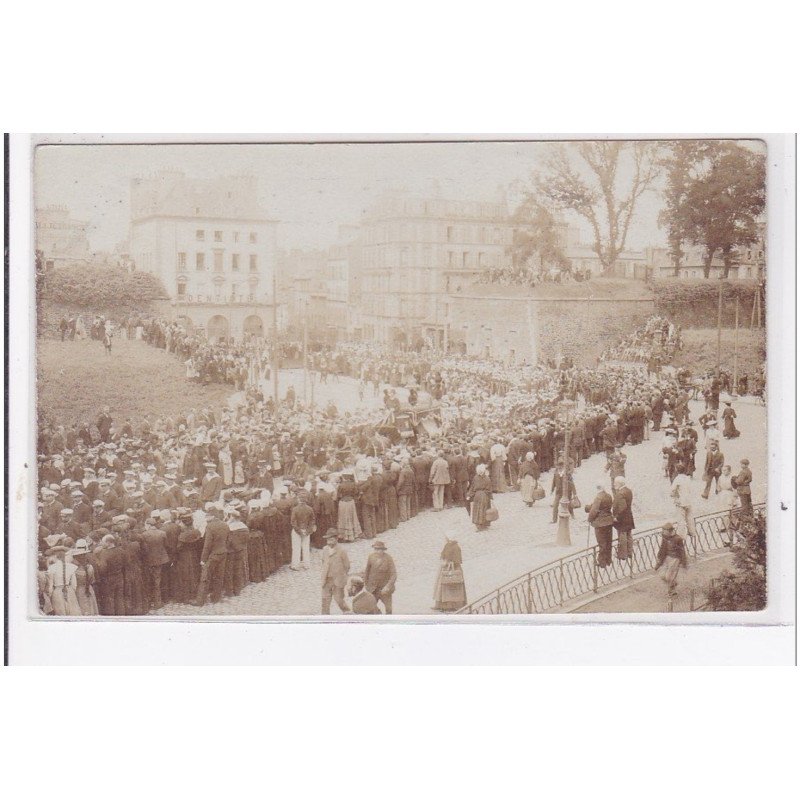 BREST : carte photo du convoi funèbre de deux victimes du sous-marin le Farfadet 1905 (Tunisie - Bizerte)- très bon état