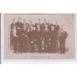 VILLIE MORGON : carte photo de la classe 1907 - état (traces et un coin plié)