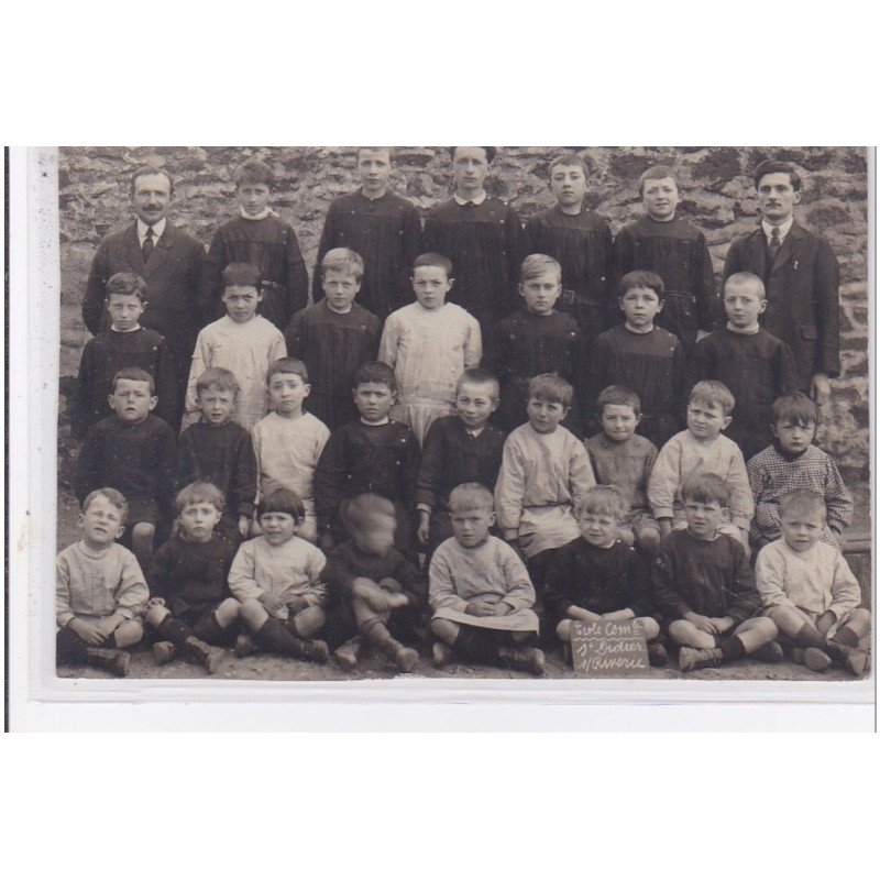 SAINT DIDIER SOUS RIVERIE : carte photo d'une classe de l'école communale - très bon état