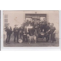 CUBLIZE : carte photo de la classe 1924 (conscrits - accordéon - chien) - très bon état