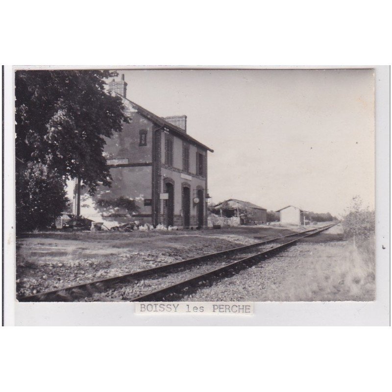 BOISSY LES PERCHE : la gare - photo format cpa des années 1950 - très bon état