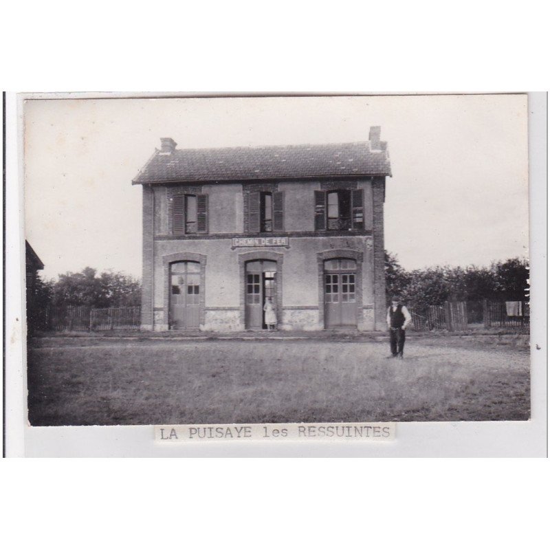 LA PUISAYE LES RESSUINTES : la gare - photo format cpa des années 1950 - très bon état