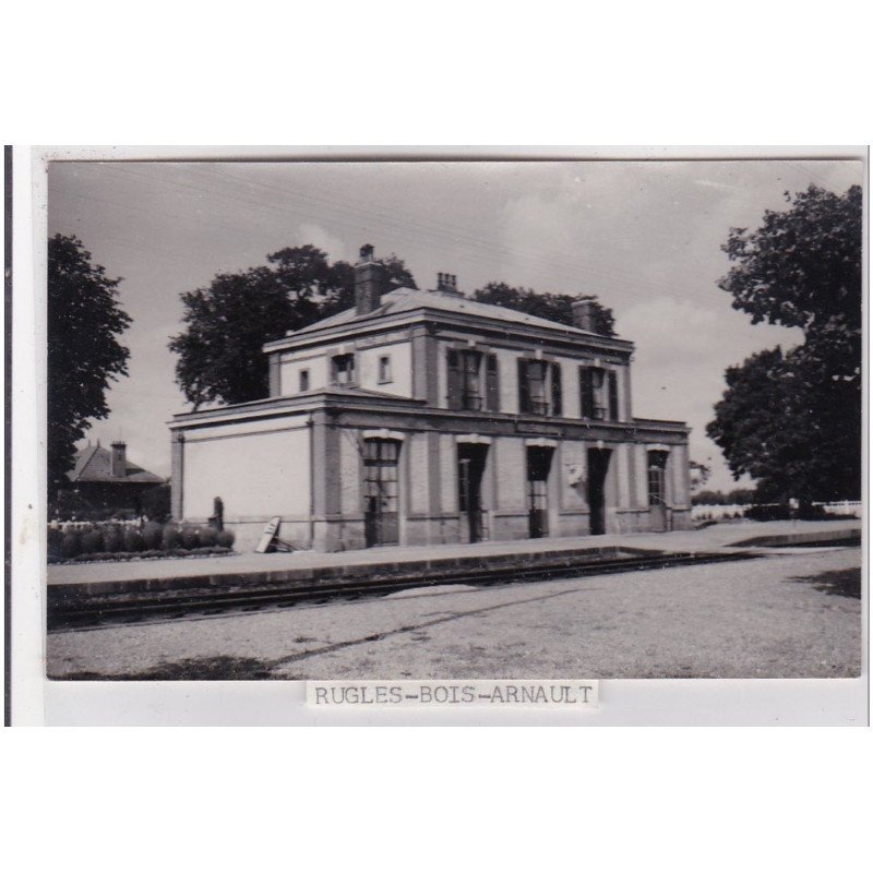 RUGLES BOIS ARNAULT : la gare - photo format cpa des années 1950 - très bon état