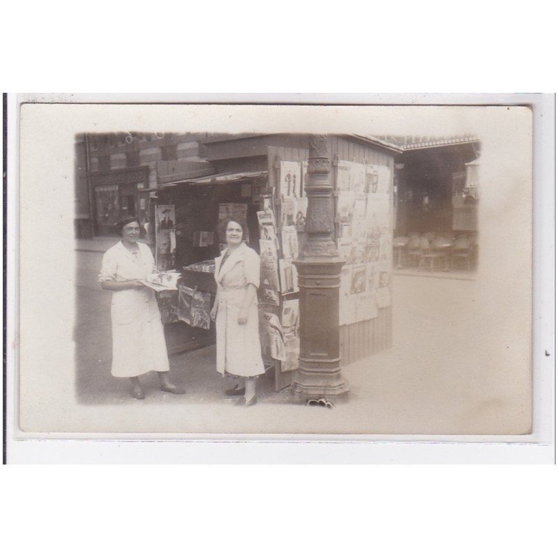 PARIS 17 ème : carte photo d'un marchand de journaux rue de Courcelles (auto-école) - très bon état