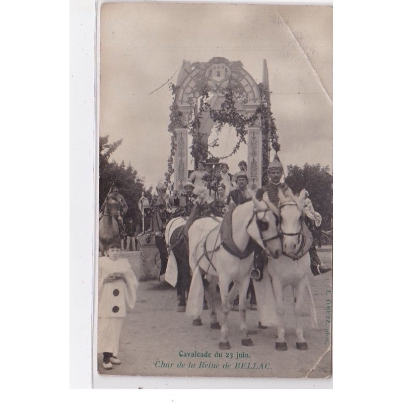 BELLAC : cavalcade du 23 juin - char de la reine de Bellac - état ( 2 coins pliés)