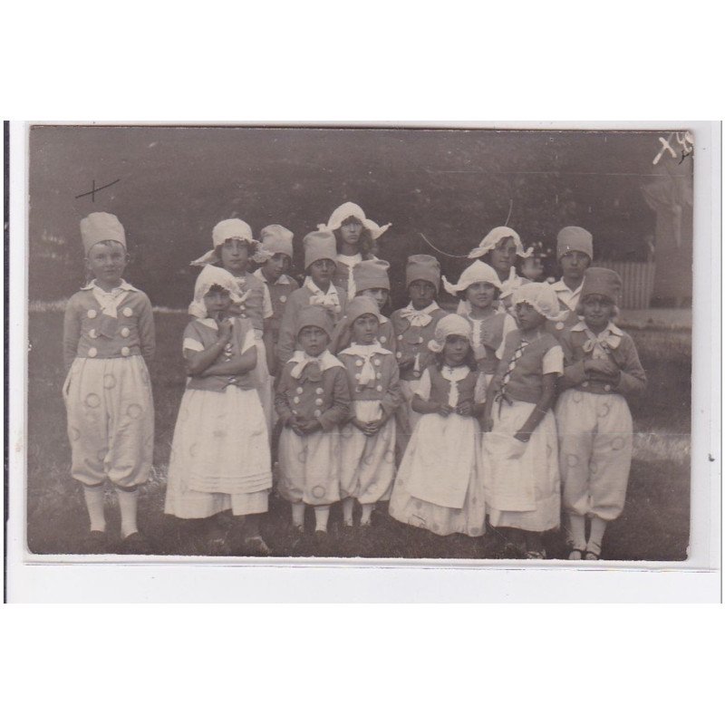 LION SUR MER : carte photo d'un groupe d'enfants déguisés en hollandais (fête) - très bon état
