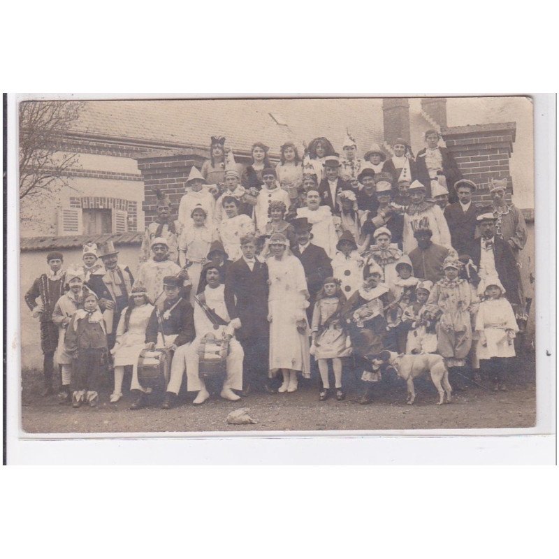 SOREL MOUSSEL : carte photo d'un groupe pendant la fête en 1922 - très bon état SOREL MOUSSEL : carte photo d'un groupe pendant la fête en 1922 - très bon état