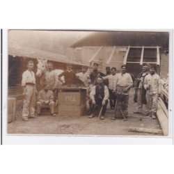 GRENOBLE : carte photo du maréchal-ferrand (chevaux - militaire en poste à Grenoble) - très bon état