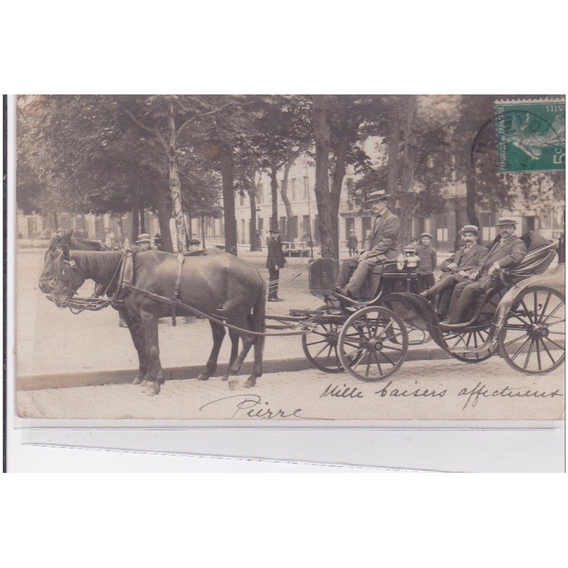A LOCALISER (chachet 69): carte photo d'un taxi (attelage) - bon état (un coin plié) (format 9 x 15,5cm au lieu de 9x14)