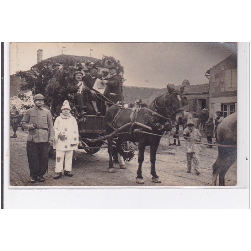 Environs de POITIERS : carte photo d'une fête (Photo RAYMOND) - très bon état Environs de POITIERS : carte photo d'une fête (Photo RAYMOND) - très bon état