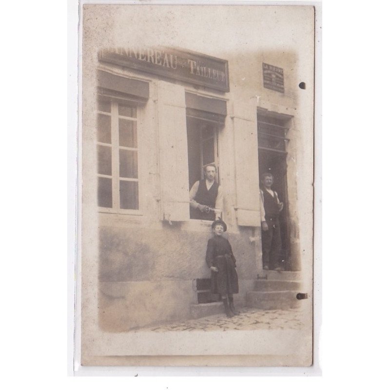 VARZY : carte photo de l' atelier du tailleur VANNEREAU - très bon état