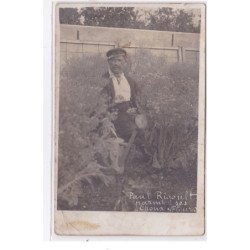 SAINT BRICE SOUS FORET (environs) : carte photo du jardinier Raoul Rigault parmis ses choux-fleurs - état