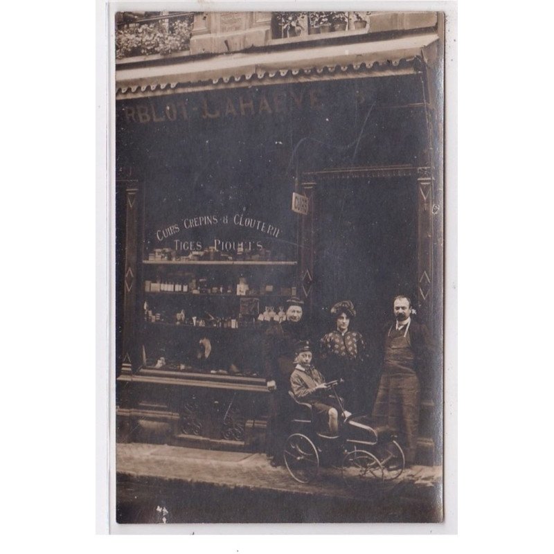 CALAIS : carte photo du magasin HERBLOT LAHAEYE (cuirs et clouterie)au 9 rue du Havre (voiture d'enfant) - très bon état