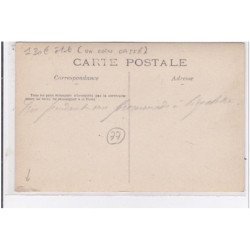 Carte photo d'un berger sur les hauts plateaux de la Brie - état (un coin cassé presque arraché)