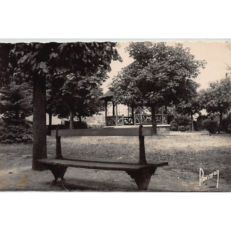 BOURG LA REINE : Square près de la Gare - très bon état