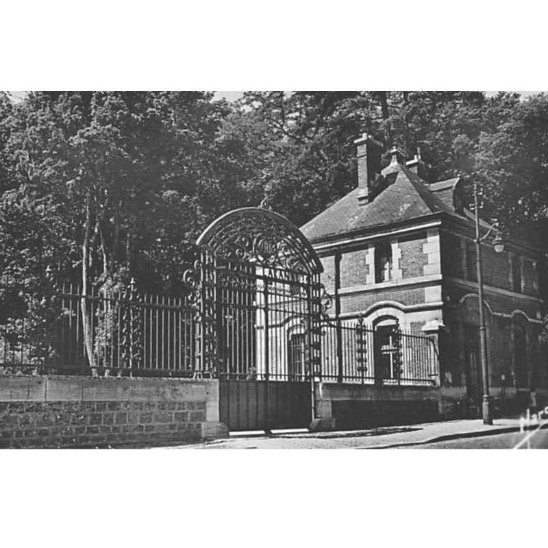 SCEAUX : Entrée du Lycée Lakanal - très bon état