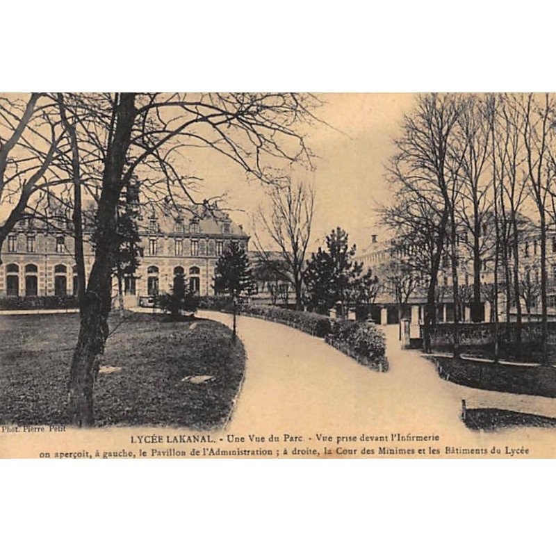 SCEAUX : Lycée Lakanal, Une vue du Parc, vue prise devant l'Infirmerie - très bon état