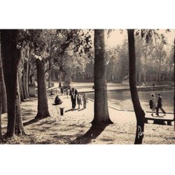 SCEAUX : Promenade le long du lac - très bon état