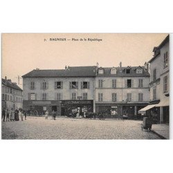 BAGNEUX : Place de la République - très bon état