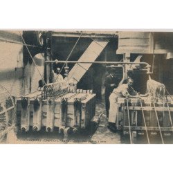 LONGCHAMP : La Faïencerie, Les Presses à terre - très bon état