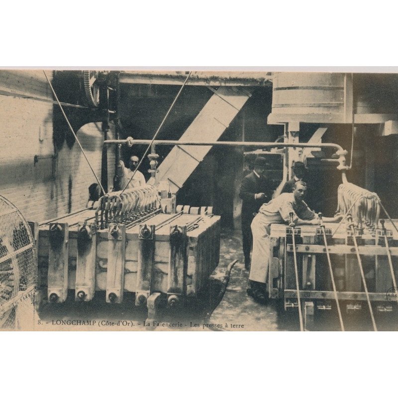 LONGCHAMP : La Faïencerie, Les Presses à terre - très bon état
