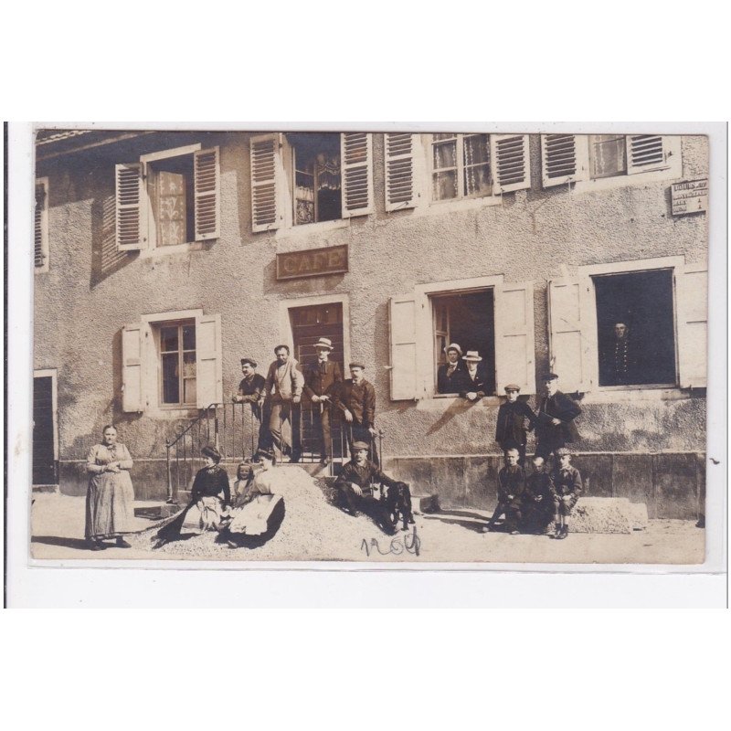 A LOCALISER : carte photo d'un café (plaque du Doubs en haut à droite) vers 1910 - très bon état