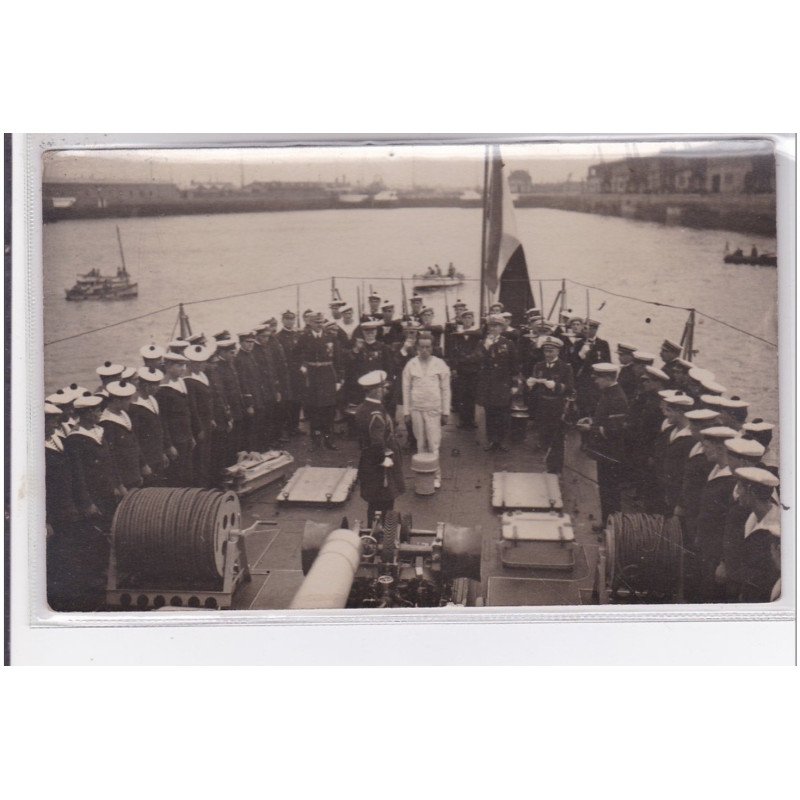 LE HAVRE : carte photo de la remise de médaille de la Légion d'Honneur à l'explorateur Allain GERBAULT- très bon état
