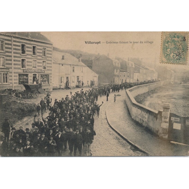 VILLERUPT : Grévistes faisant le tour du Village - état