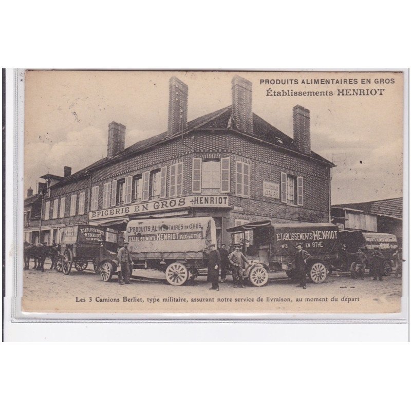 AIX EN OTHE : les camions de livraison Berliet devant l'épicerie HENRIOT - très bon état