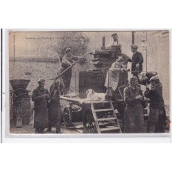 VEZINNES : pressurage des vendanges - Camille PETIT (pressoirs - vins) - très bon état