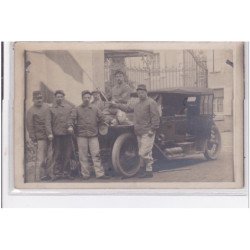 BRESSUIRE : carte photo de militaires (anglais ?) et d'un automobile devant l'Hotel de France - très bon état