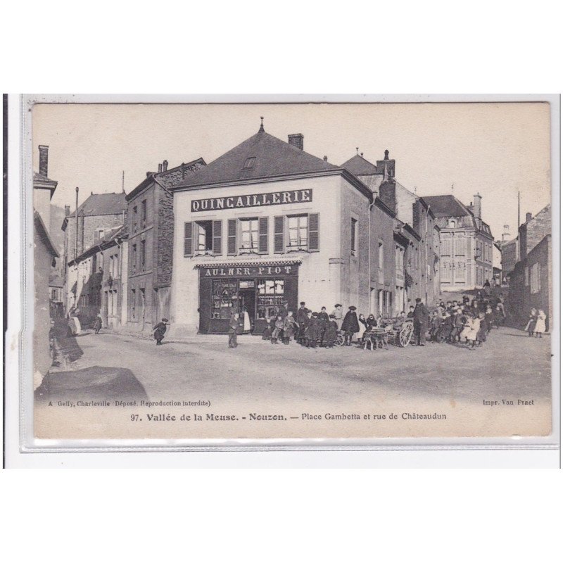 NOUZON : quincaillerie sur la place Gambetta et rue de Chateaudun - attelage à chien (voiture à chien) - très bon état