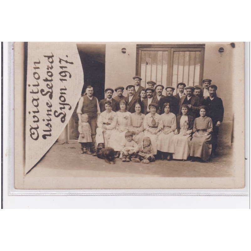 LYON : carte photo du personnel de l'usine LETORD (AVIATION) en 1917 - très bon état LYON : carte photo du personnel de l'usine LETORD (AVIATION) en 1917 - très bon état