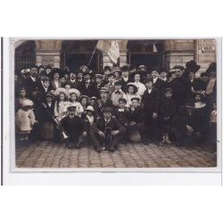 BEAUVAIS : carte photo en 1911 - bon état (deux petits manque de papier)