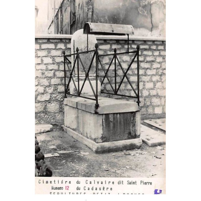 PARIS : cimetiere saint-pierre 18e numero 12 du cadastre sepultures petit et rocher - tres bon etat