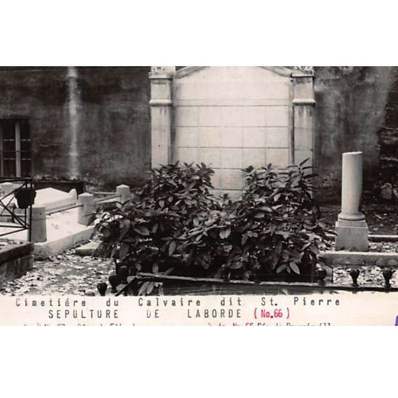PARIS : cimetiere saint-pierre 18e sepulture du laborde - tres bon etat
